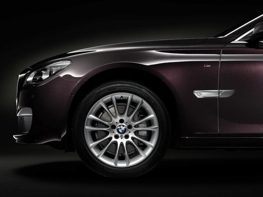  BMW 740Li xDrive Horse Edition 2014 года  (фото 2 из 5)